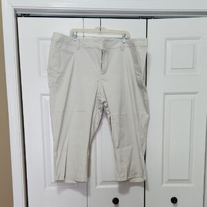 Apt. 9 Women's Cream Bermudas